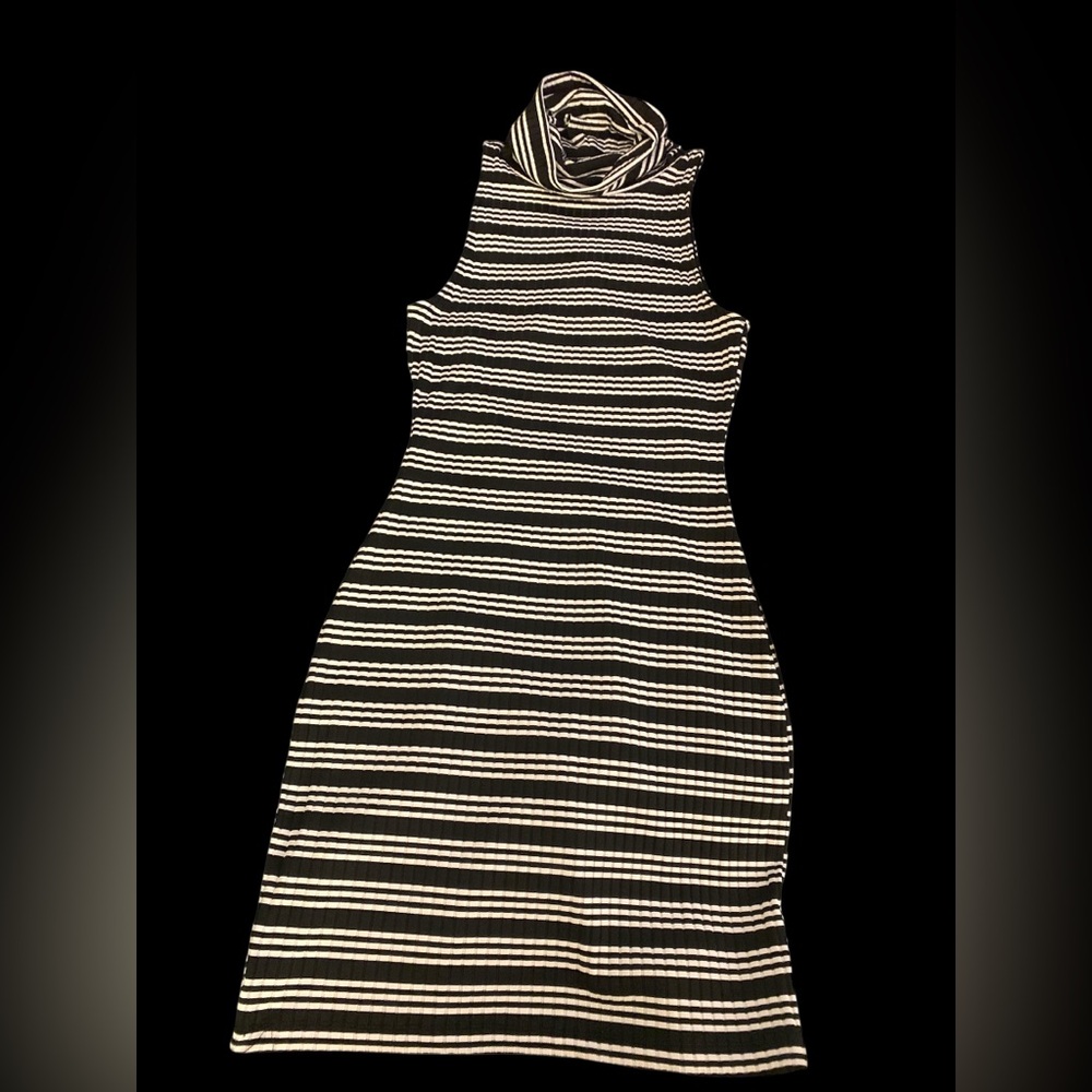 Kendall & Kylie Black and White Striped Dress XS EUC - Picture 3 of 4